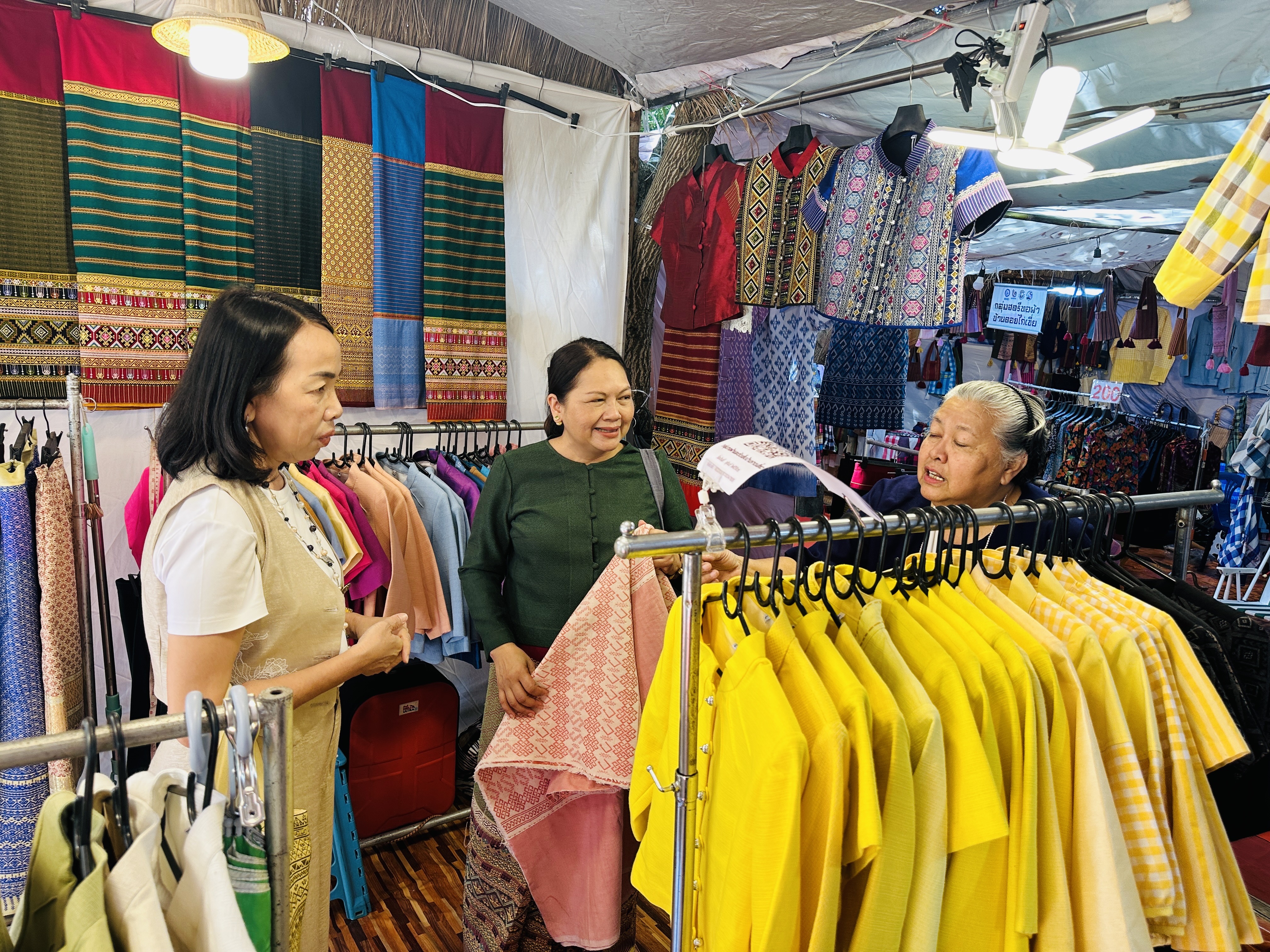 รายงานยอดจำหน่ายสินค้า OTOP ในงานประเพณีลอยกระทง เผาเทียนเล่นไฟ สุโขทัย ประจำปี 2567 ระหว่างวันที่ 8 – 17 พฤศจิกายน 2567 ณ อุทยานประวัติศาสตร์สุโขทัย อำเภอเมืองสุโขทัย จังหวัดสุโขทัย 💥