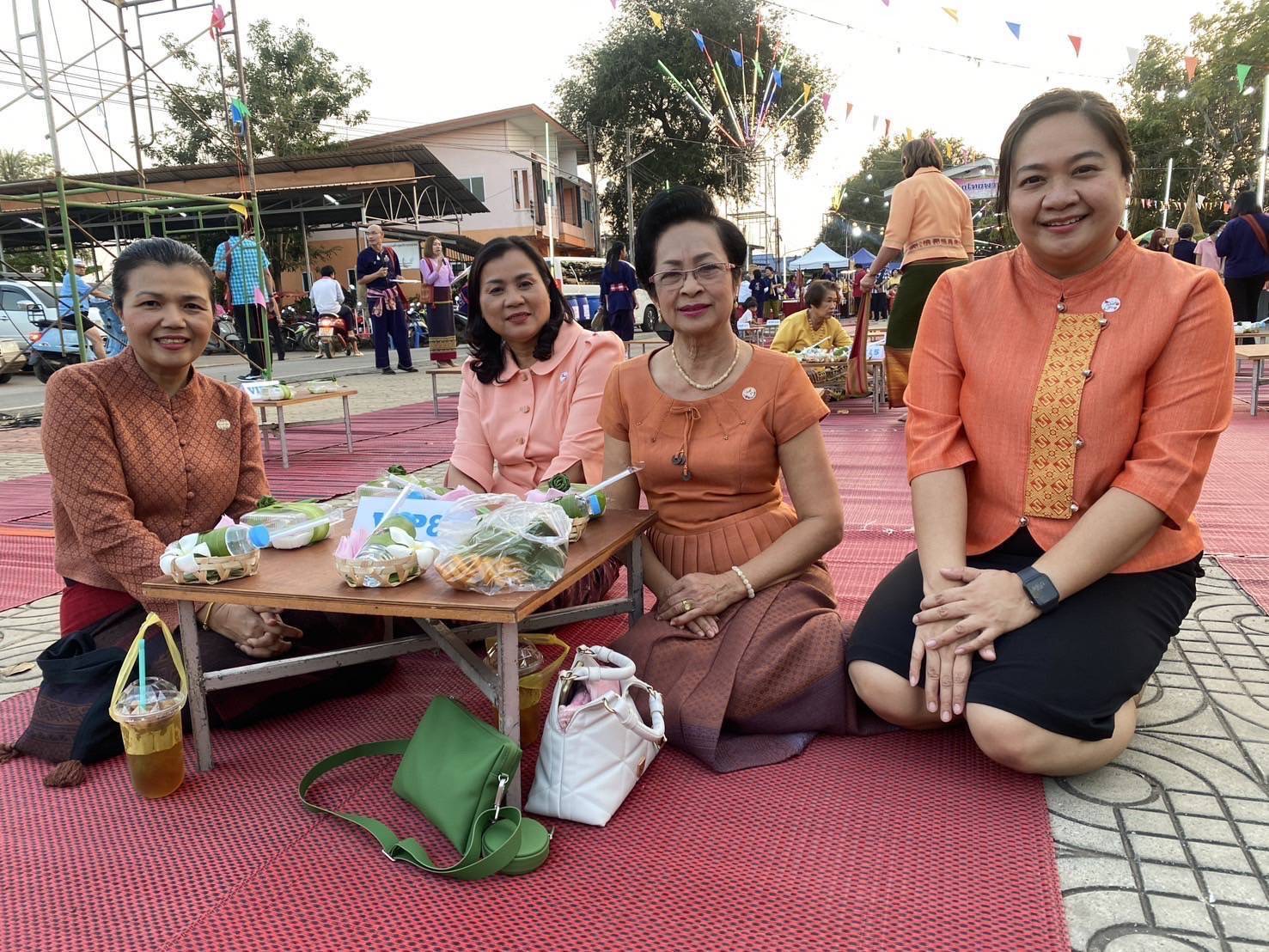 พัฒนาชุมชนสุโขทัยร่วมงาน “กำฟ้า” บ้านเฮา วิถีวัฒนธรรมชาวไทยพวนบ้านหาดเสี้ยว