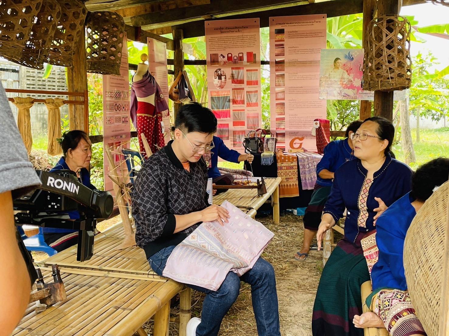 รองผู้ว่าราชการจังหวัดสุโขทัย ร่วมถ่ายทำรายการ”เมืองไทยดี๊ดี” ตอน : เส้นสายลายทองแห่งศรีสัชนาลัย