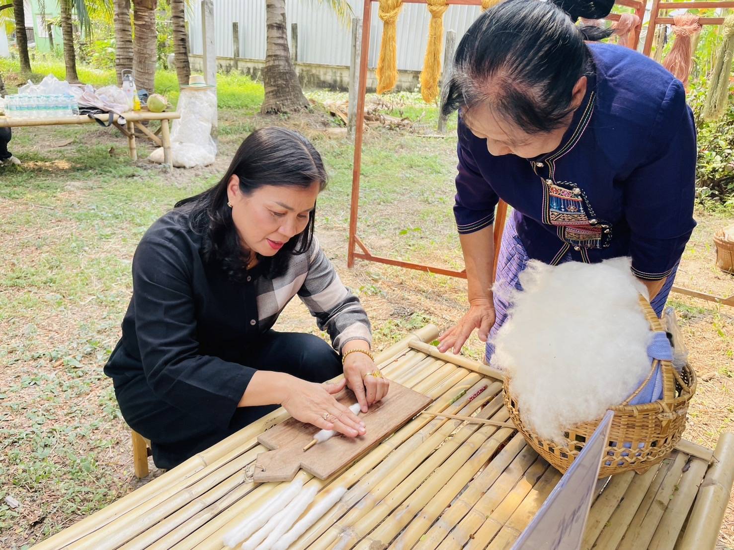 รองผู้ว่าราชการจังหวัดสุโขทัย ร่วมถ่ายทำรายการ”เมืองไทยดี๊ดี” ตอน : เส้นสายลายทองแห่งศรีสัชนาลัย