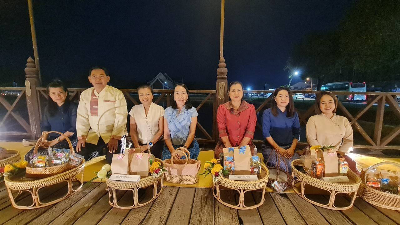 พัฒนาชุมชนสุโขทัยร่วมกิจกรรม “ใส่บาตร ใส่ใจ ใส่ผ้าไทย ไปออมบุญ”เพื่อเป็นสิริมงคลและสร้างขวัญกำลังใจในการทำงาน