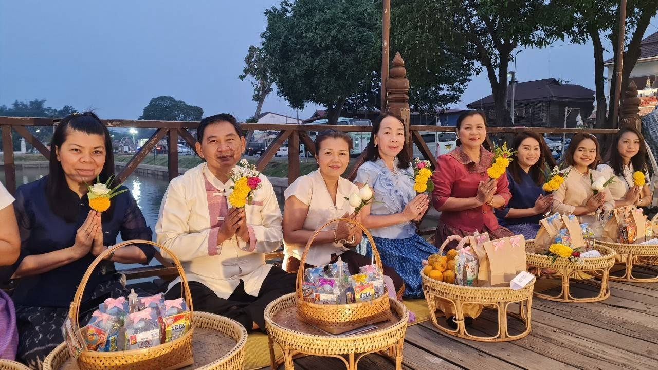 พัฒนาชุมชนสุโขทัยร่วมกิจกรรม “ใส่บาตร ใส่ใจ ใส่ผ้าไทย ไปออมบุญ”เพื่อเป็นสิริมงคลและสร้างขวัญกำลังใจในการทำงาน