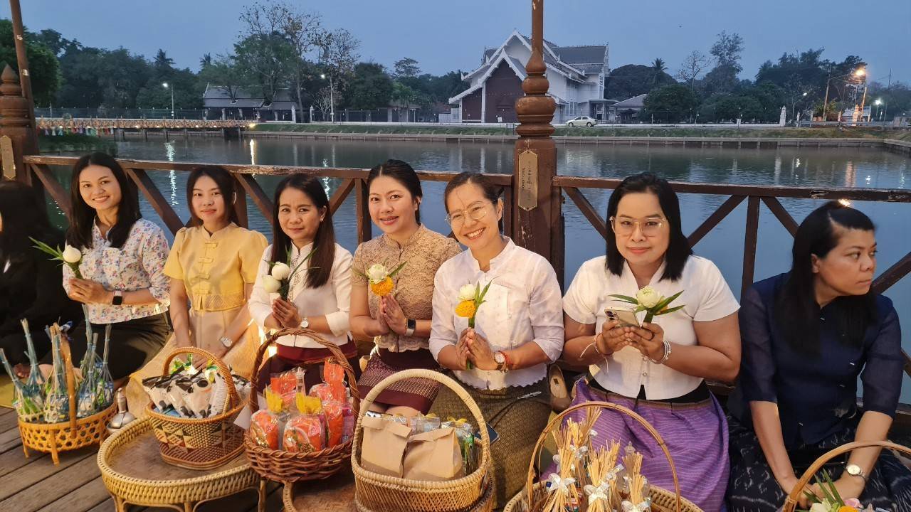พัฒนาชุมชนสุโขทัยร่วมกิจกรรม “ใส่บาตร ใส่ใจ ใส่ผ้าไทย ไปออมบุญ”เพื่อเป็นสิริมงคลและสร้างขวัญกำลังใจในการทำงาน