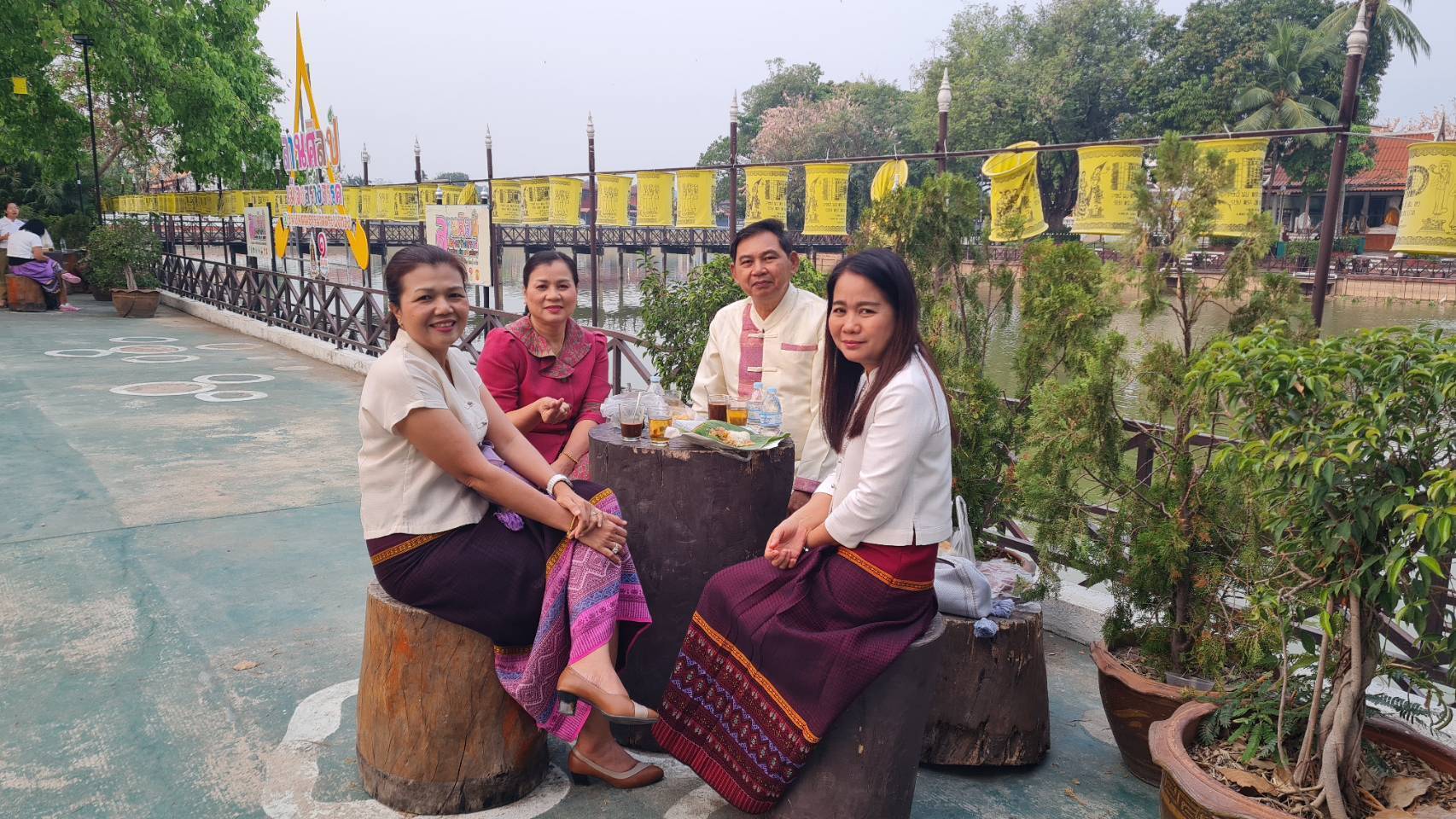 พัฒนาชุมชนสุโขทัยร่วมกิจกรรม “ใส่บาตร ใส่ใจ ใส่ผ้าไทย ไปออมบุญ”เพื่อเป็นสิริมงคลและสร้างขวัญกำลังใจในการทำงาน