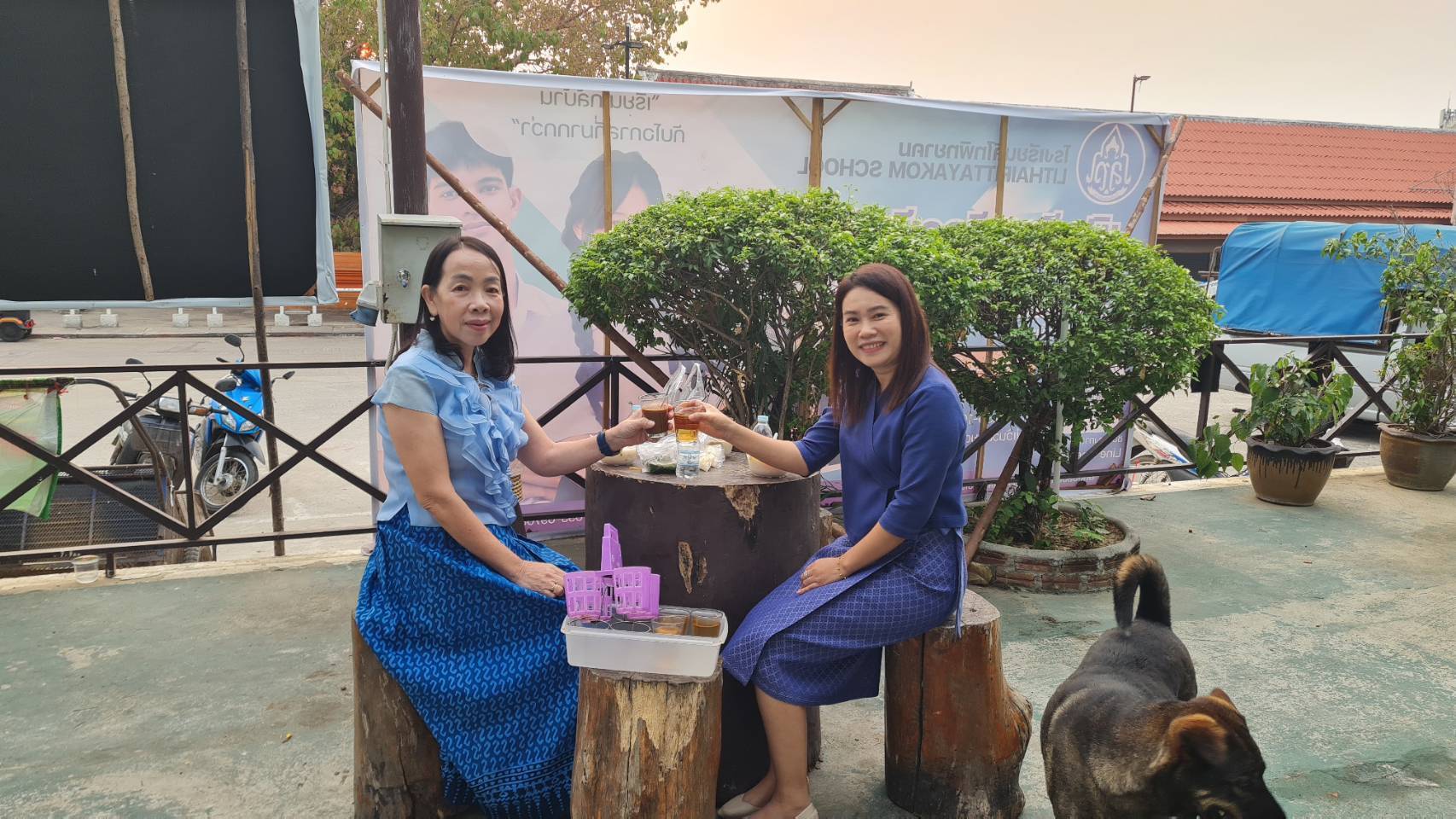พัฒนาชุมชนสุโขทัยร่วมกิจกรรม “ใส่บาตร ใส่ใจ ใส่ผ้าไทย ไปออมบุญ”เพื่อเป็นสิริมงคลและสร้างขวัญกำลังใจในการทำงาน