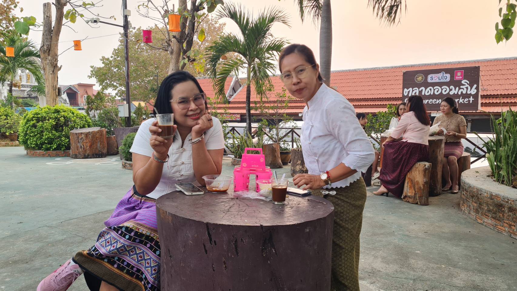 พัฒนาชุมชนสุโขทัยร่วมกิจกรรม “ใส่บาตร ใส่ใจ ใส่ผ้าไทย ไปออมบุญ”เพื่อเป็นสิริมงคลและสร้างขวัญกำลังใจในการทำงาน