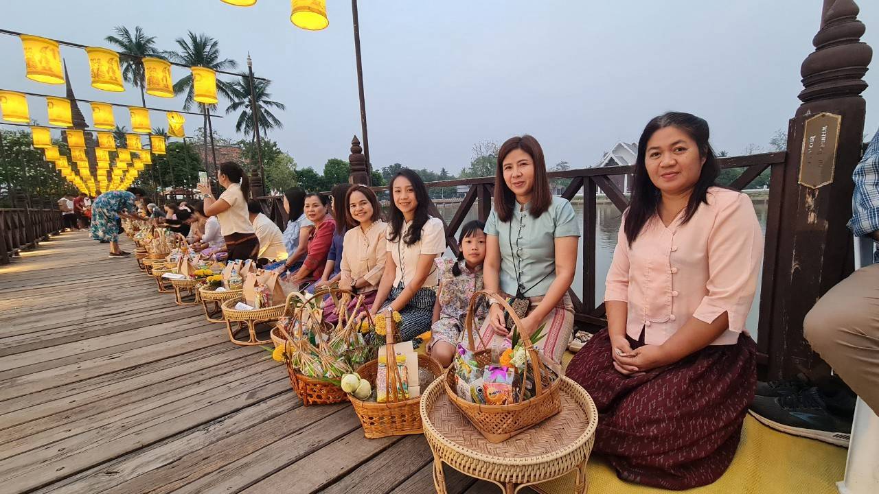 พัฒนาชุมชนสุโขทัยร่วมกิจกรรม “ใส่บาตร ใส่ใจ ใส่ผ้าไทย ไปออมบุญ”เพื่อเป็นสิริมงคลและสร้างขวัญกำลังใจในการทำงาน