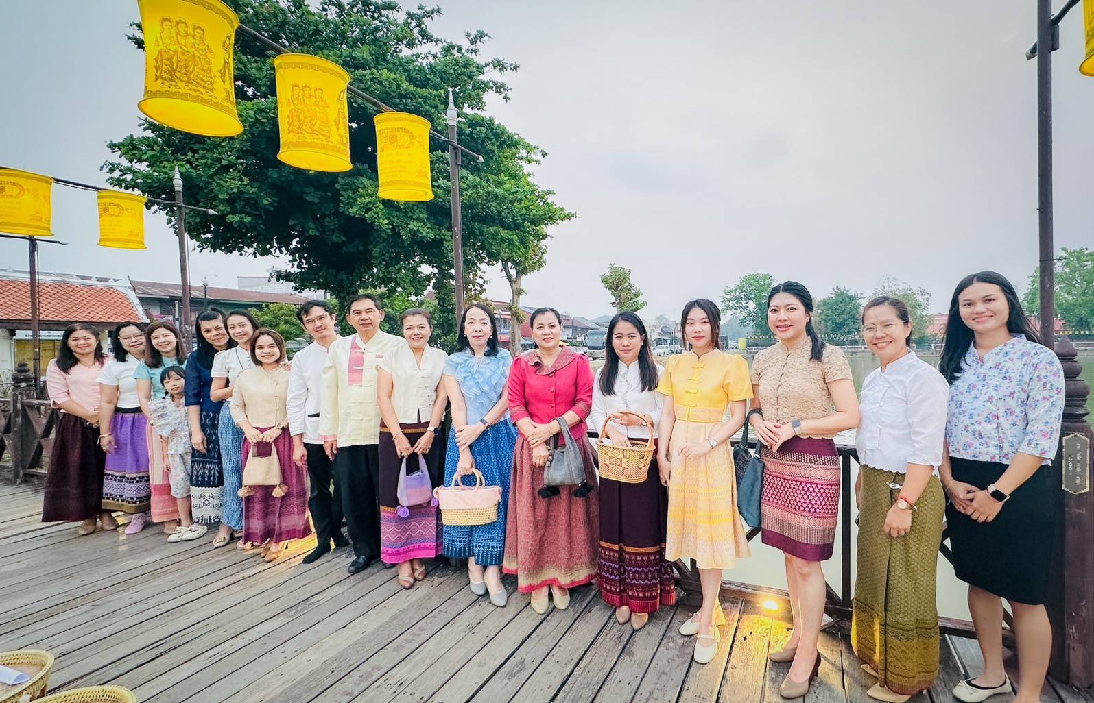 พัฒนาชุมชนสุโขทัยร่วมกิจกรรม “ใส่บาตร ใส่ใจ ใส่ผ้าไทย ไปออมบุญ”เพื่อเป็นสิริมงคลและสร้างขวัญกำลังใจในการทำงาน