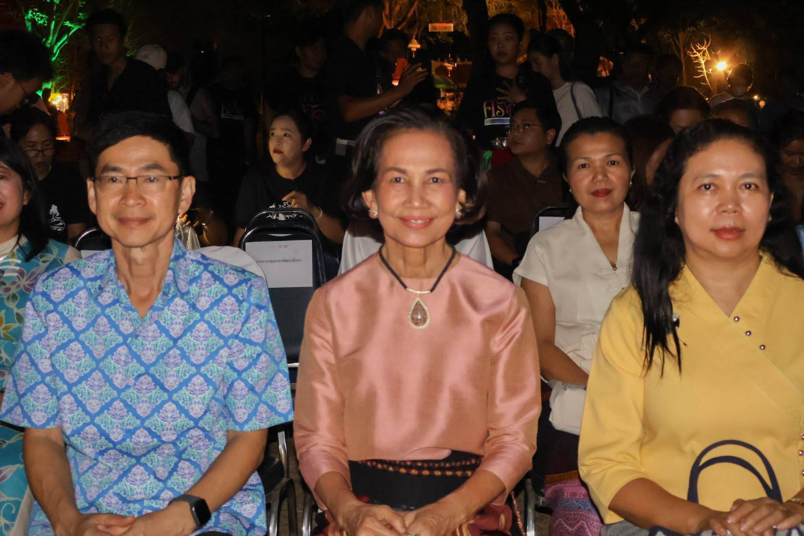 พัฒนาชุมชนสุโขทัย ร่วมชมการแสดง ศรีชุม เส้นแสงแห่งแรงศรัทธา : Sri Chum Enlightening Faith