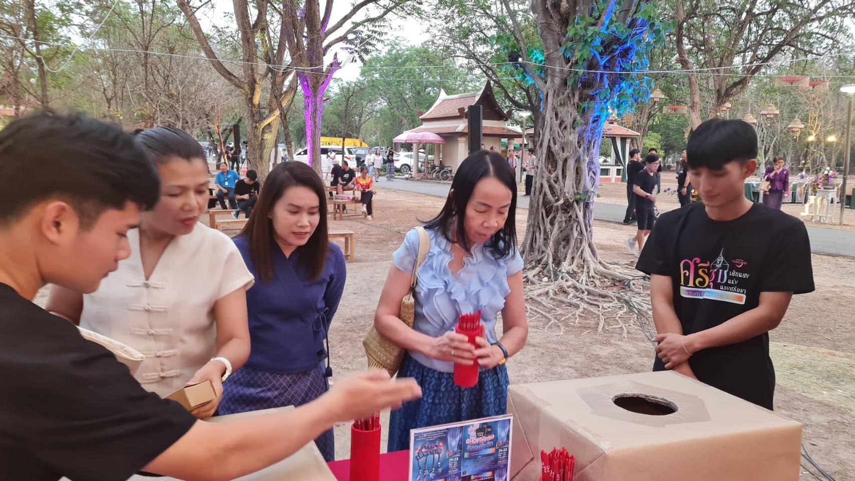 พัฒนาชุมชนสุโขทัย ร่วมชมการแสดง ศรีชุม เส้นแสงแห่งแรงศรัทธา : Sri Chum Enlightening Faith