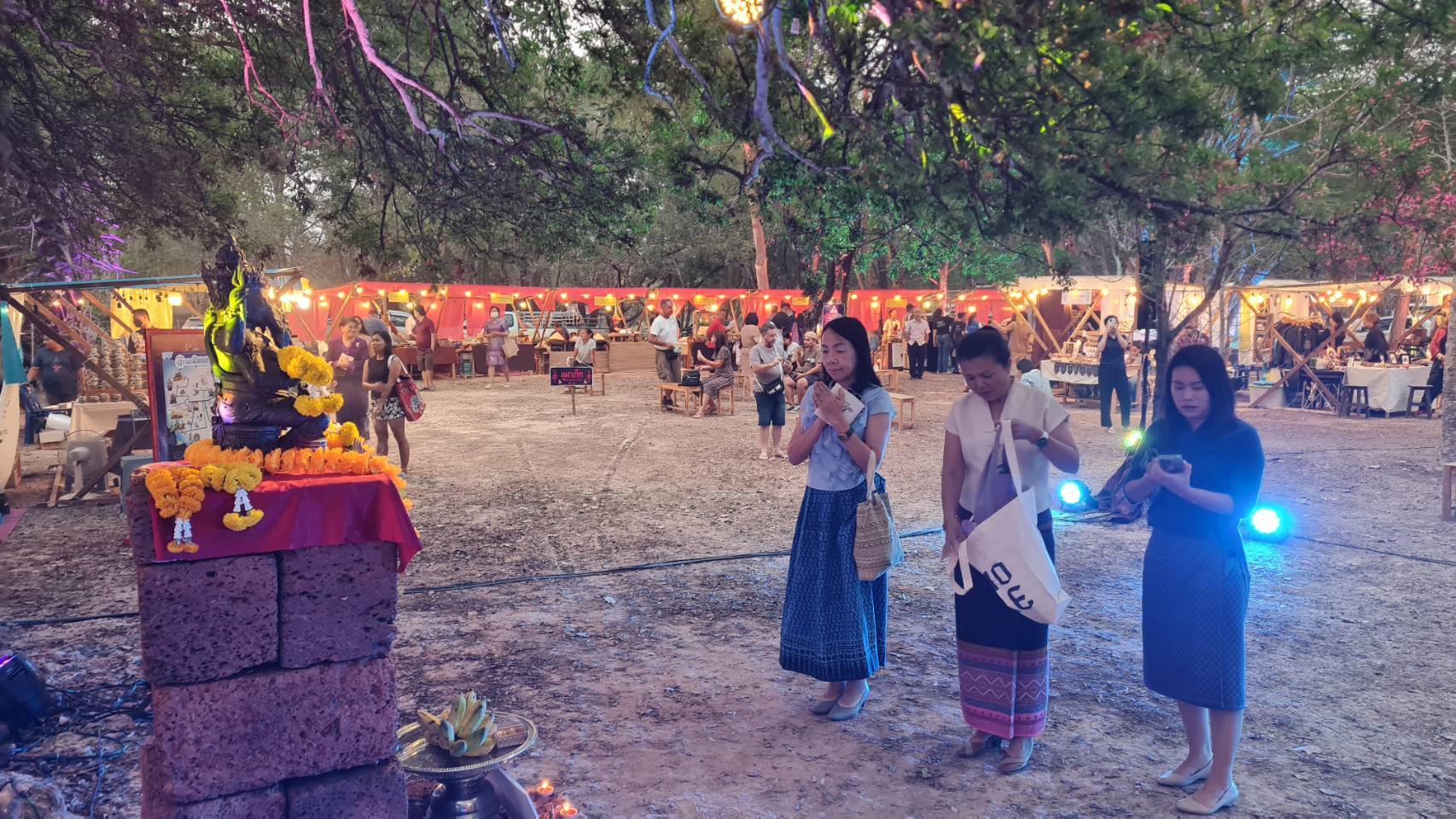 พัฒนาชุมชนสุโขทัย ร่วมชมการแสดง ศรีชุม เส้นแสงแห่งแรงศรัทธา : Sri Chum Enlightening Faith