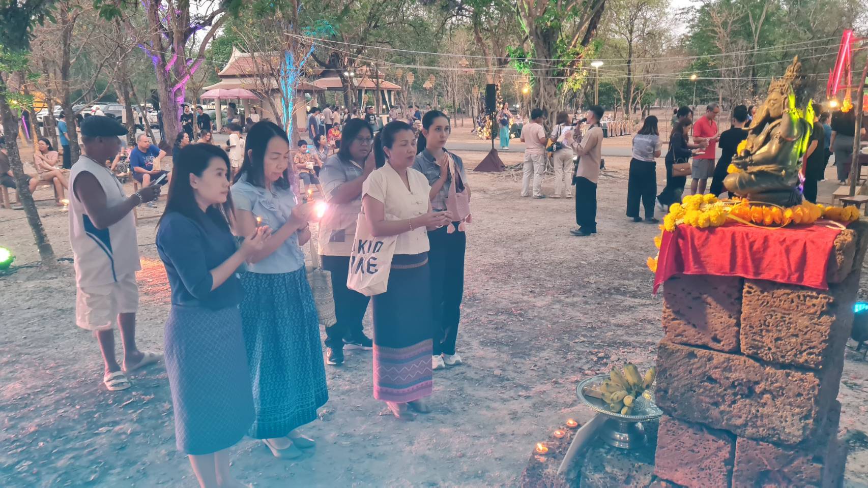 พัฒนาชุมชนสุโขทัย ร่วมชมการแสดง ศรีชุม เส้นแสงแห่งแรงศรัทธา : Sri Chum Enlightening Faith