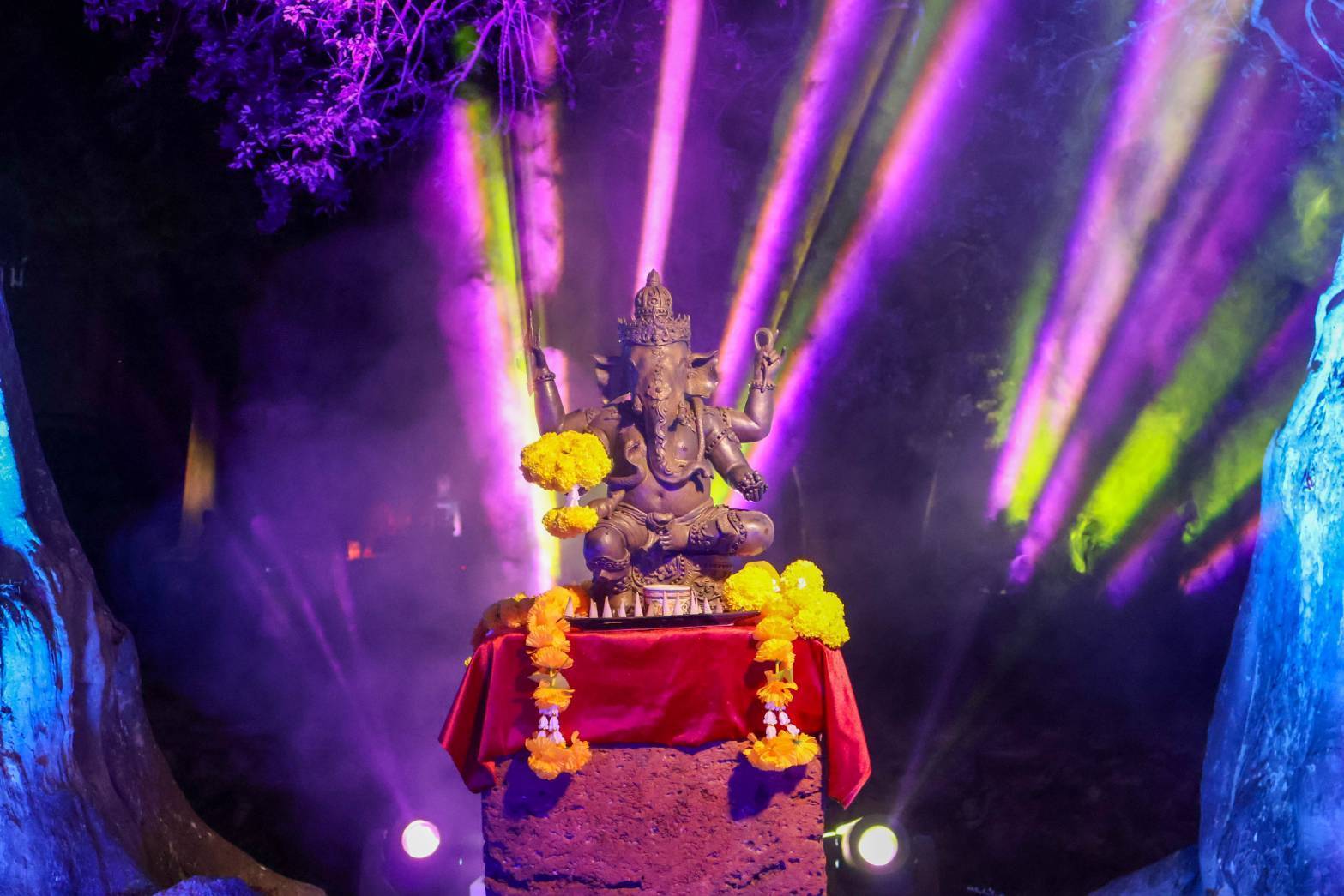 พัฒนาชุมชนสุโขทัย ร่วมชมการแสดง ศรีชุม เส้นแสงแห่งแรงศรัทธา : Sri Chum Enlightening Faith