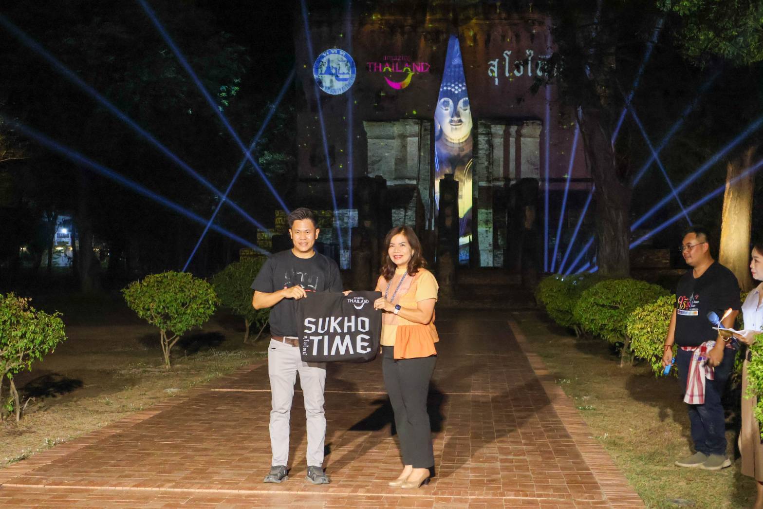 พัฒนาชุมชนสุโขทัย ร่วมชมการแสดง ศรีชุม เส้นแสงแห่งแรงศรัทธา : Sri Chum Enlightening Faith