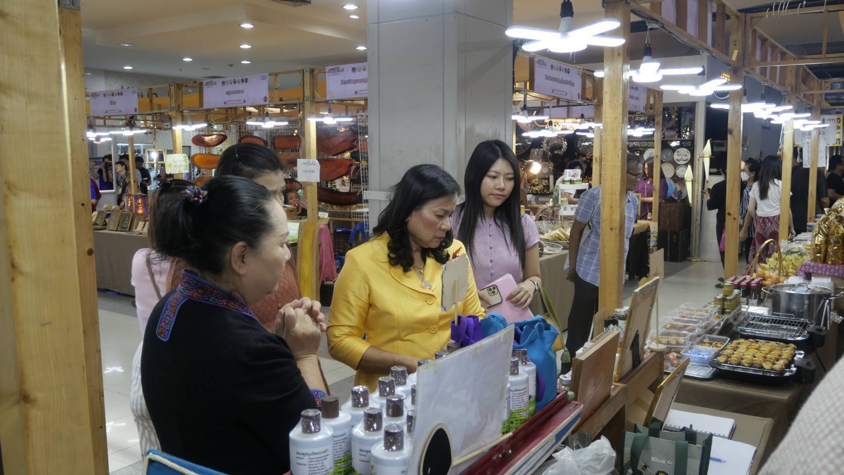 มหกรรม OTOP ช็อปหรรษา ผลิตภัณฑ์จากภูมิปัญญา กลุ่มจังหวัดภาคเหนือตอนล่าง 1 เริ่ม 26-30 มี.ค.เปิดงานแล้ว