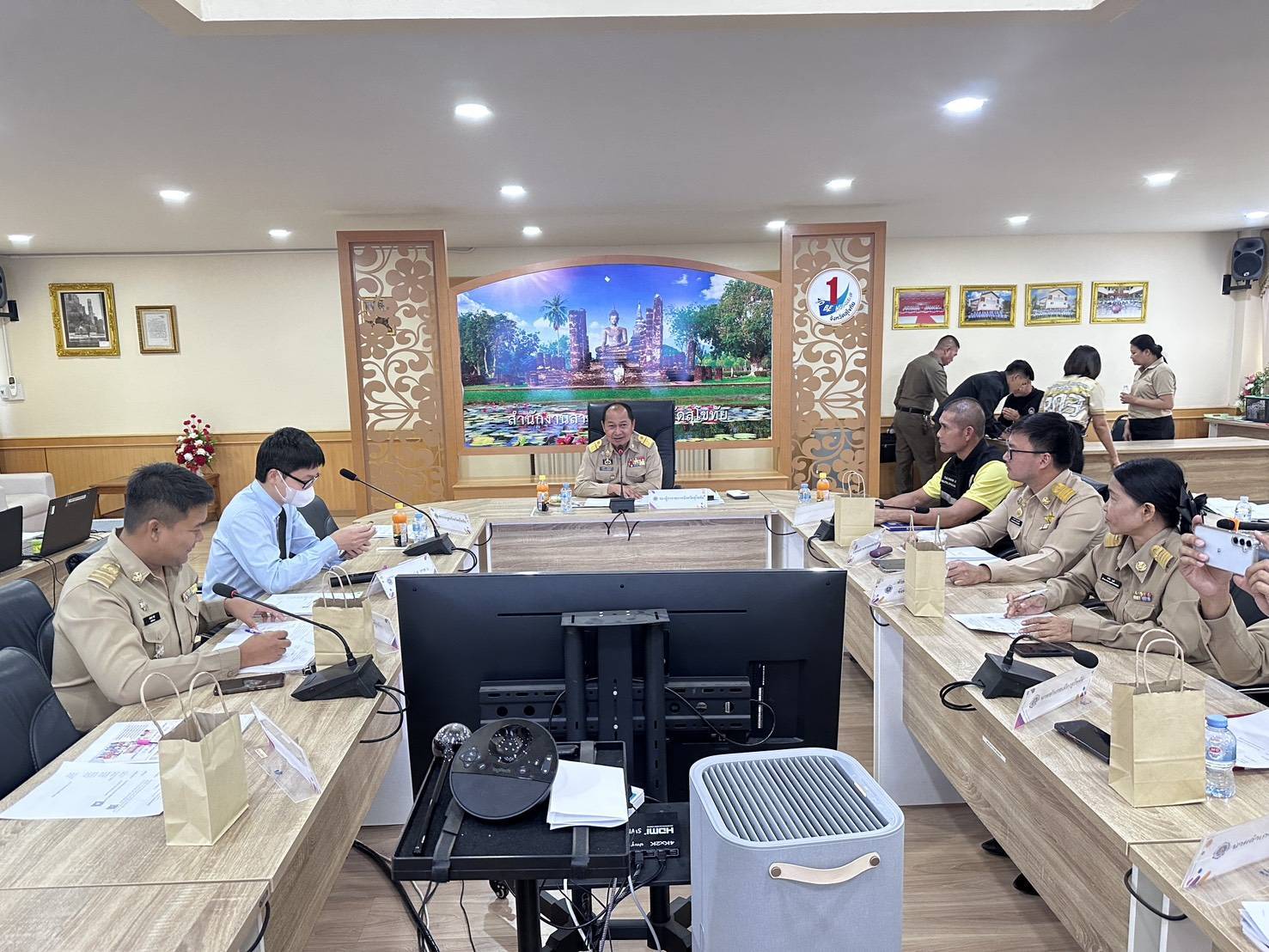 พัฒนาชุมชนสุโขทัยเข้าร่วมประชุมคณะกรรมการศูนย์อำนวยการป้องกันและปราบปรามยาเสพติดจังหวัดสุโขทัย (ศอ.ปส.จ.สท.) ครั้งที่ 2/2568