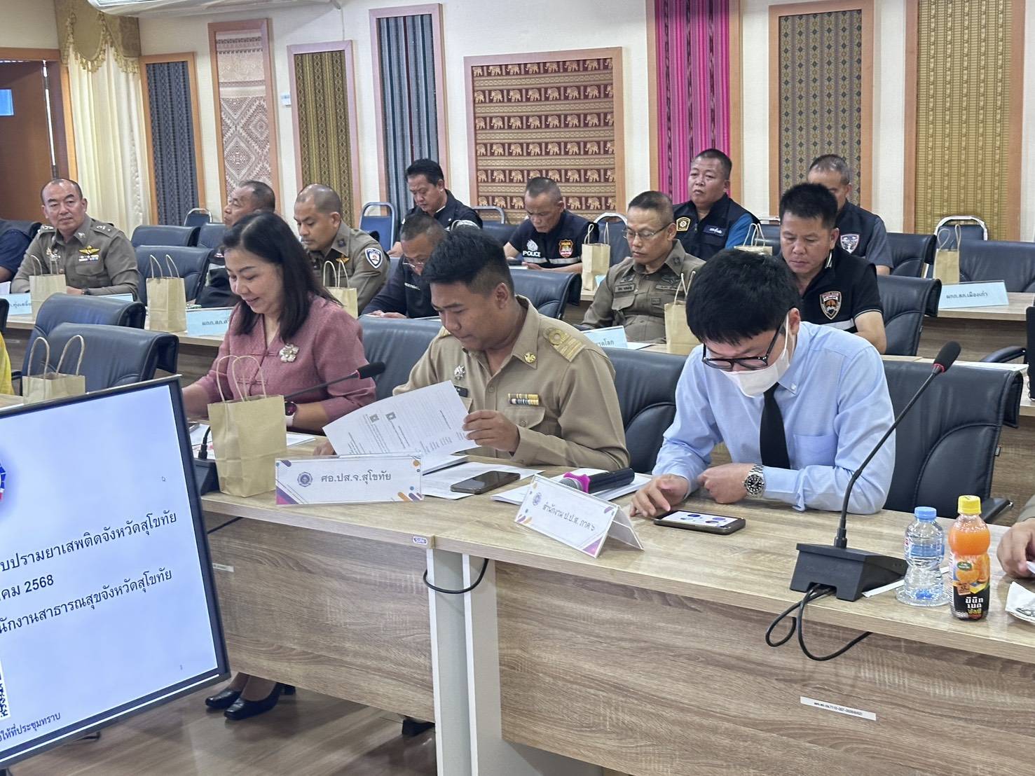 พัฒนาชุมชนสุโขทัยเข้าร่วมประชุมคณะกรรมการศูนย์อำนวยการป้องกันและปราบปรามยาเสพติดจังหวัดสุโขทัย (ศอ.ปส.จ.สท.) ครั้งที่ 2/2568