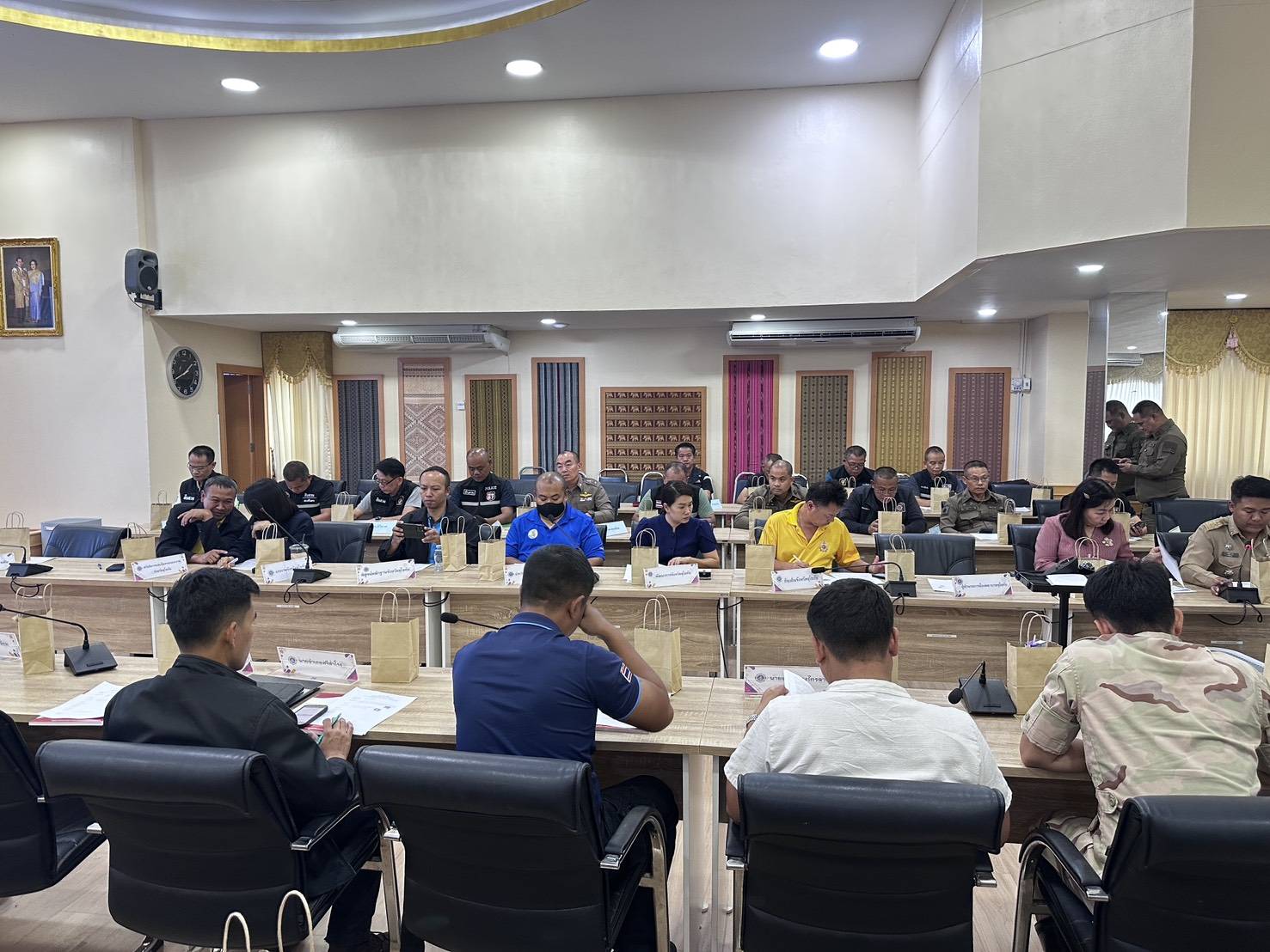 พัฒนาชุมชนสุโขทัยเข้าร่วมประชุมคณะกรรมการศูนย์อำนวยการป้องกันและปราบปรามยาเสพติดจังหวัดสุโขทัย (ศอ.ปส.จ.สท.) ครั้งที่ 2/2568