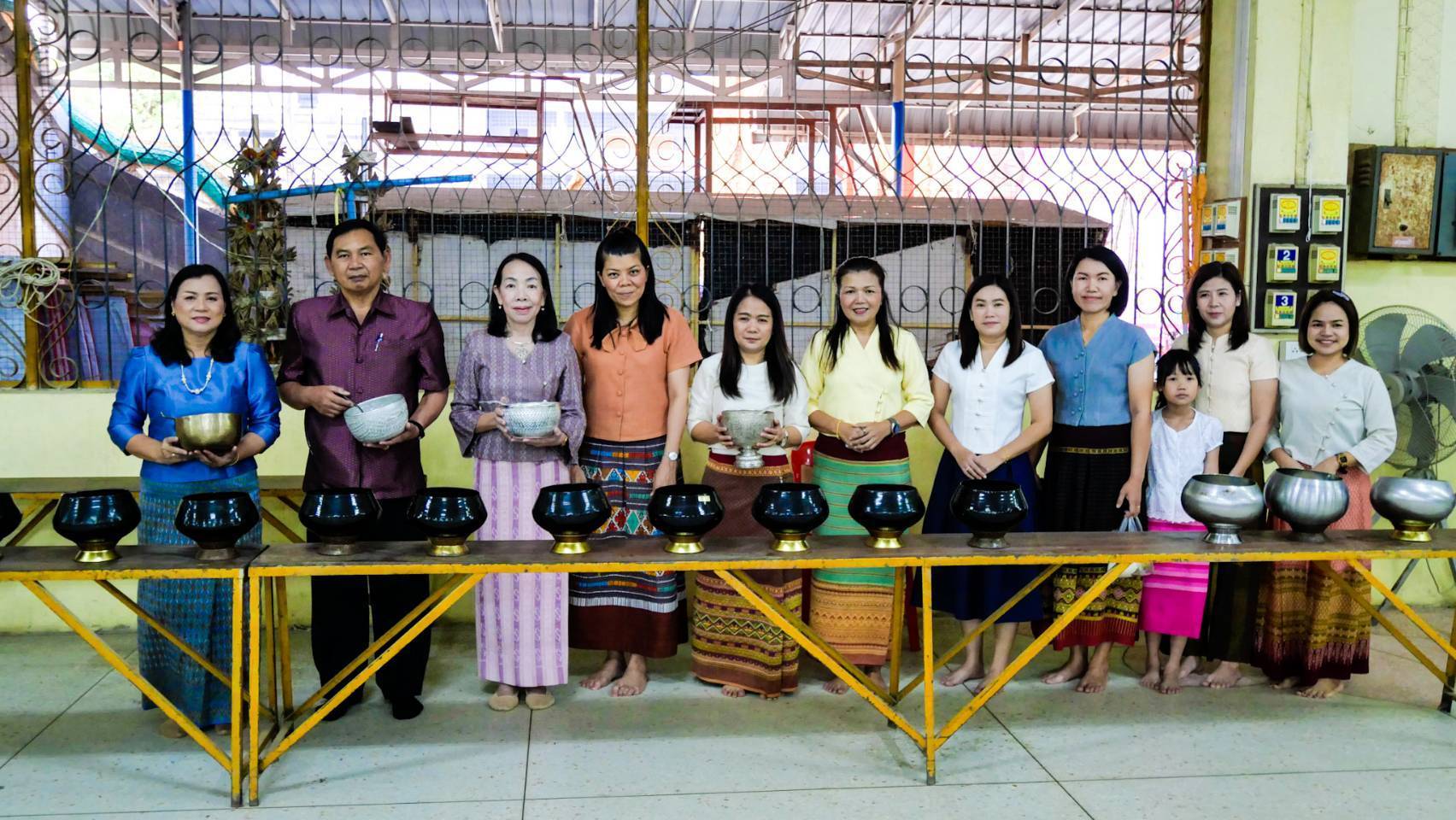 พัฒนาชุมชนสุโขทัยจัดกิจกรรม “ใส่บาตร ใส่ใจ ใส่ผ้าไทย ไปออมบุญ”