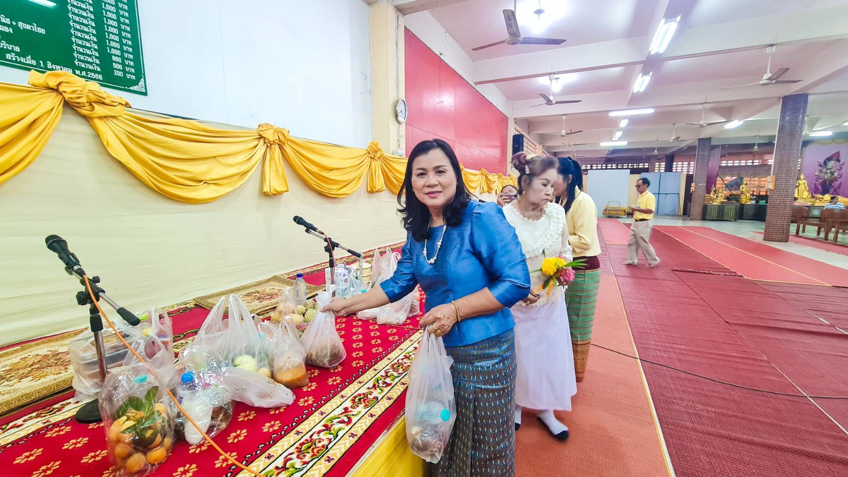 พัฒนาชุมชนสุโขทัยจัดกิจกรรม “ใส่บาตร ใส่ใจ ใส่ผ้าไทย ไปออมบุญ”