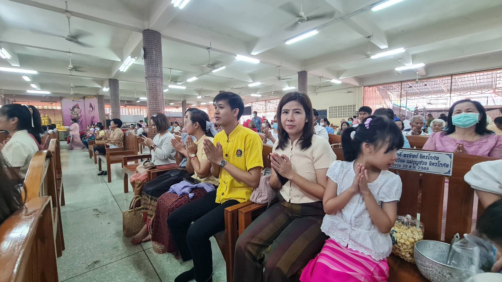 พัฒนาชุมชนสุโขทัยจัดกิจกรรม “ใส่บาตร ใส่ใจ ใส่ผ้าไทย ไปออมบุญ”