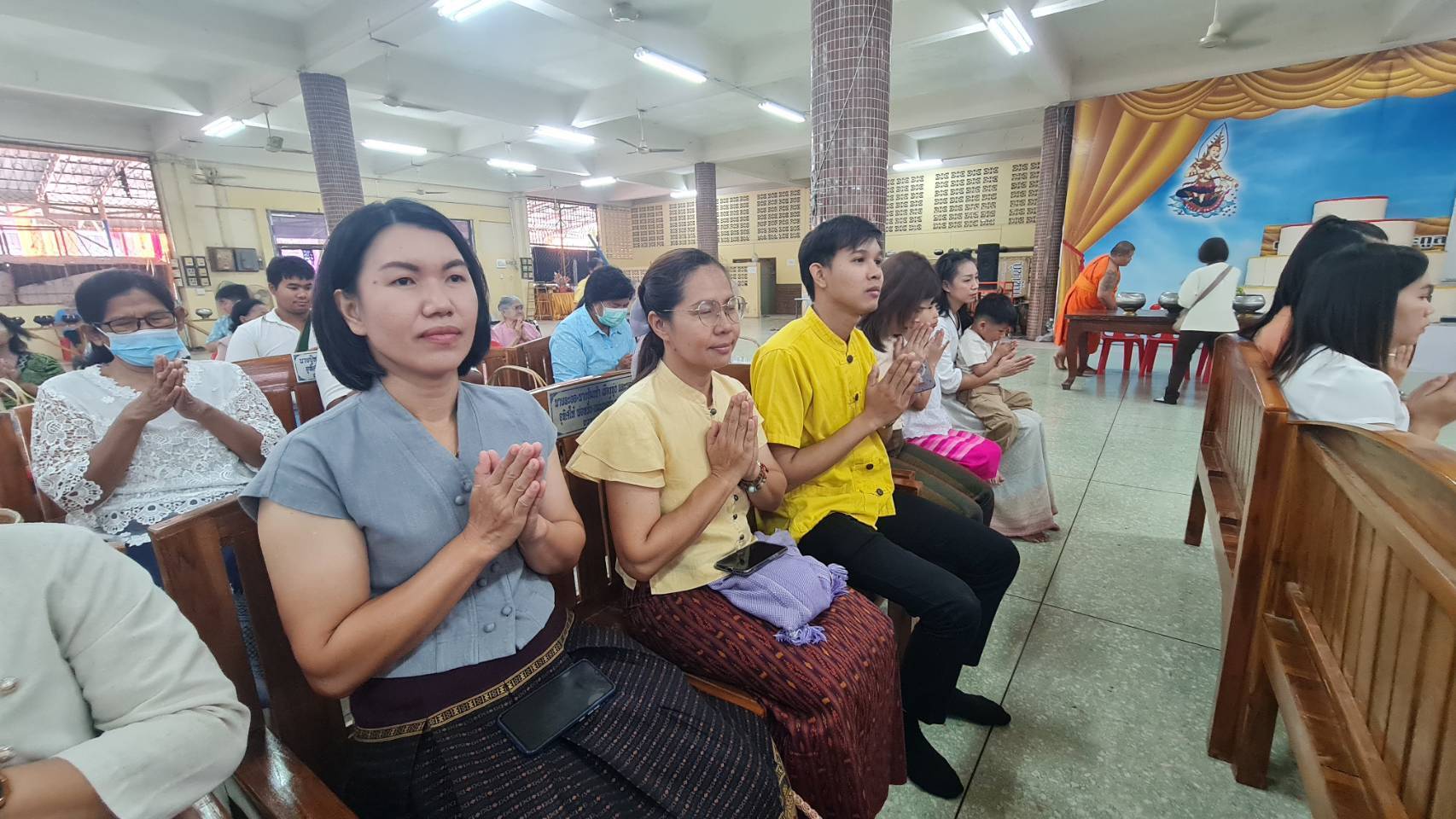 พัฒนาชุมชนสุโขทัยจัดกิจกรรม “ใส่บาตร ใส่ใจ ใส่ผ้าไทย ไปออมบุญ”
