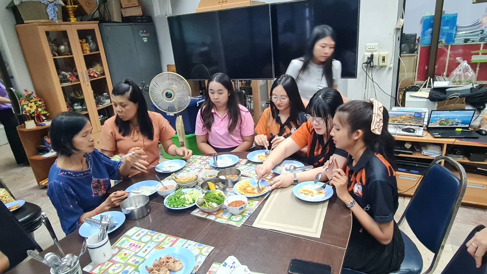 พัฒนาชุมชนสุโขทัยร่วมกิจกรรมเสริมสร้างความผาสุกให้กับองค์กร