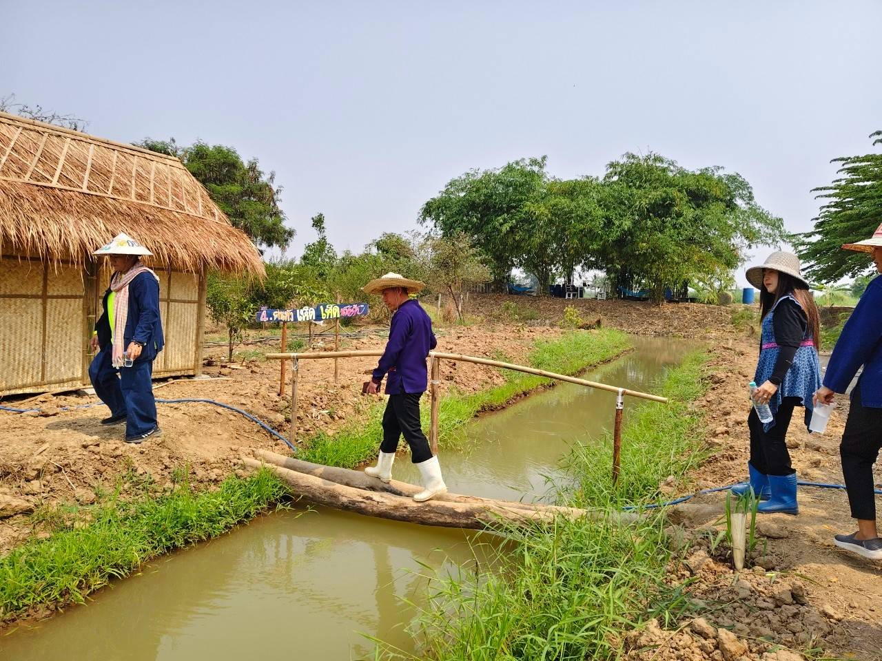 กิจกรรม ผู้นำอาสาพัฒนาชุมชนสัญจร จังหวัดสุโขทัย ภายใต้แนวคิด “อช.รวมใจ ขจัดภัยแก้จน พัฒนาชุมชนอย่างพอเพียง”
