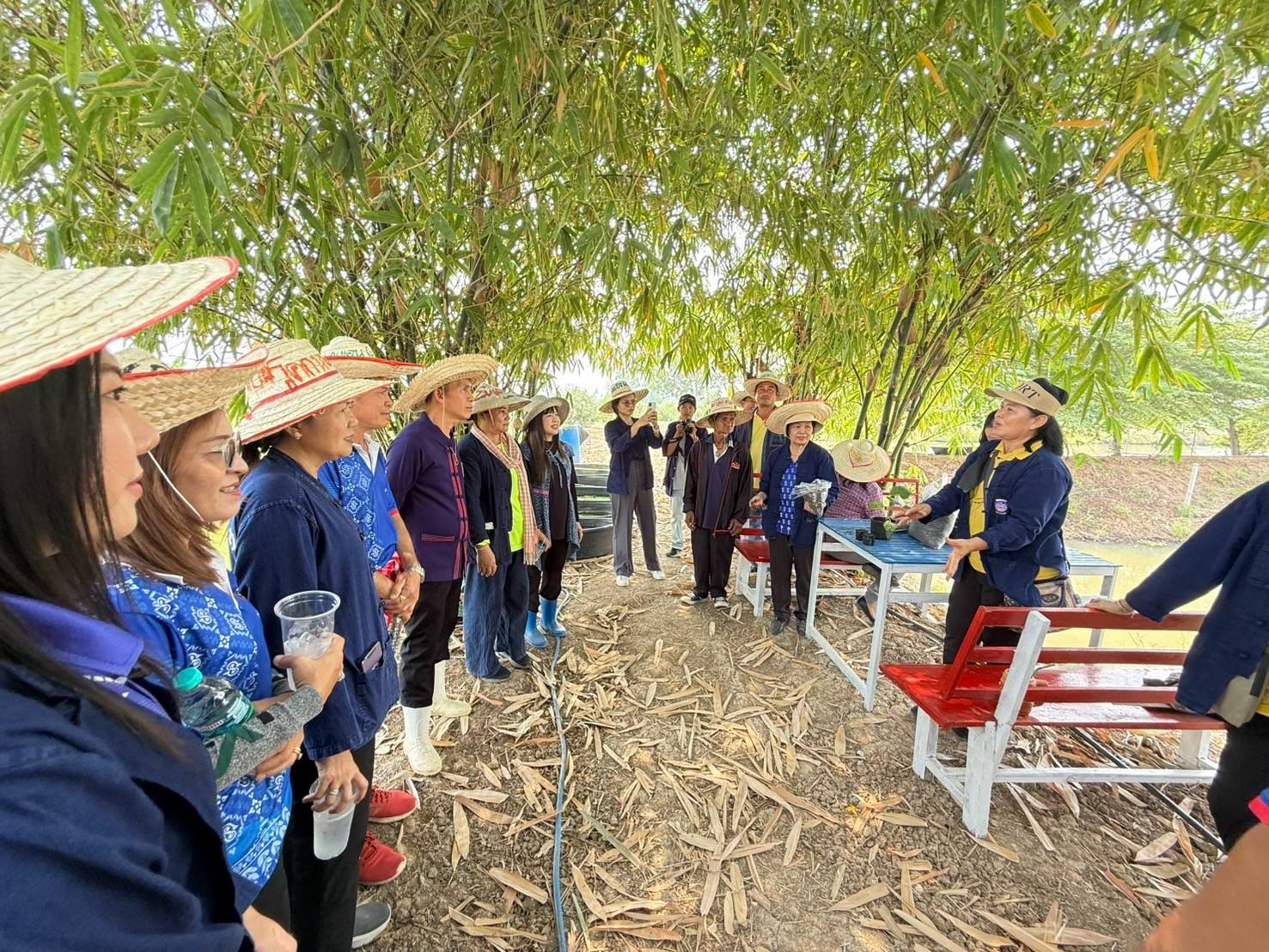 กิจกรรม ผู้นำอาสาพัฒนาชุมชนสัญจร จังหวัดสุโขทัย ภายใต้แนวคิด “อช.รวมใจ ขจัดภัยแก้จน พัฒนาชุมชนอย่างพอเพียง”