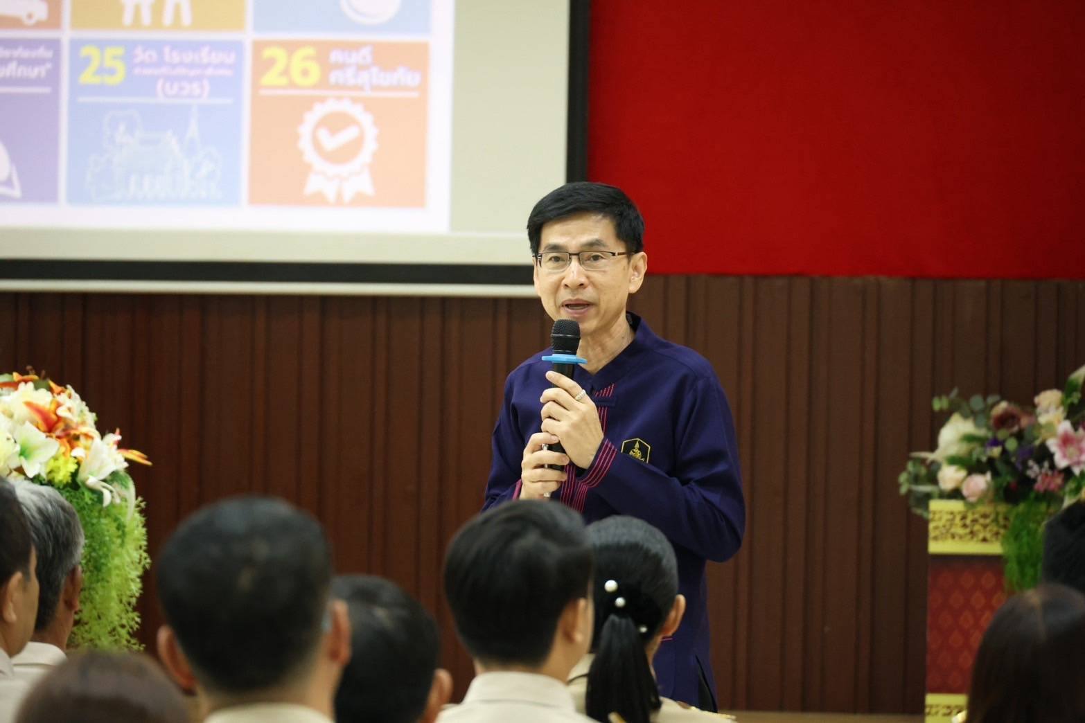 ผู้ว่าราชการจังหวัดสุโขทัยลงพื้นที่มอบแนวทางการดำเนินงานในอำเภอทุ่งเสลี่ยม