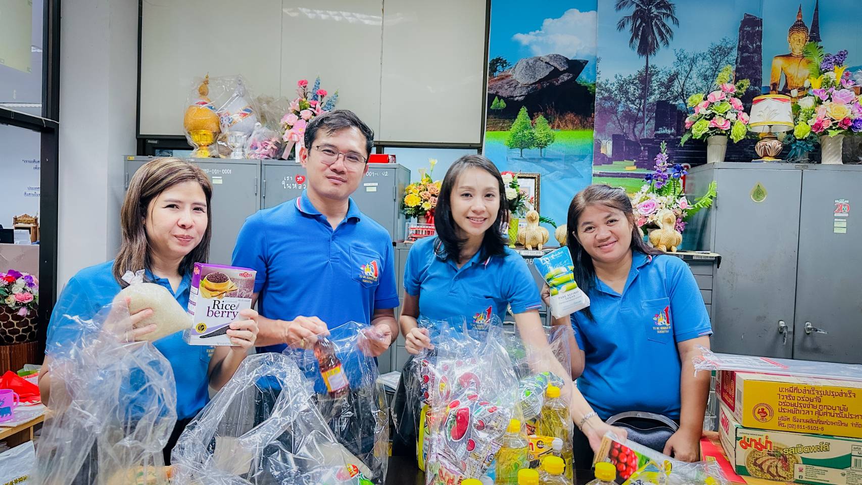 พัฒนาชุมชนสุโขทัยร่วมกันบรรจุ “ถุงยังชีพปันสุข สร้างรอยยิ้มให้ชุมชน”😃
