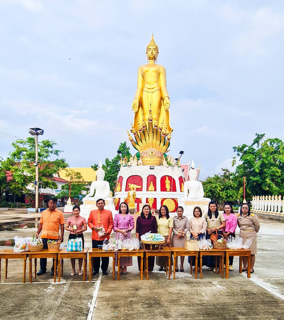 พัฒนาชุมชนสุโขทัยร่วมกิจกรรม “ใส่บาตร ใส่ใจ ใส่ผ้าไทย ไปออมบุญ”เพื่อเป็นสิริมงคลและสร้างขวัญกำลังใจในการทำงาน