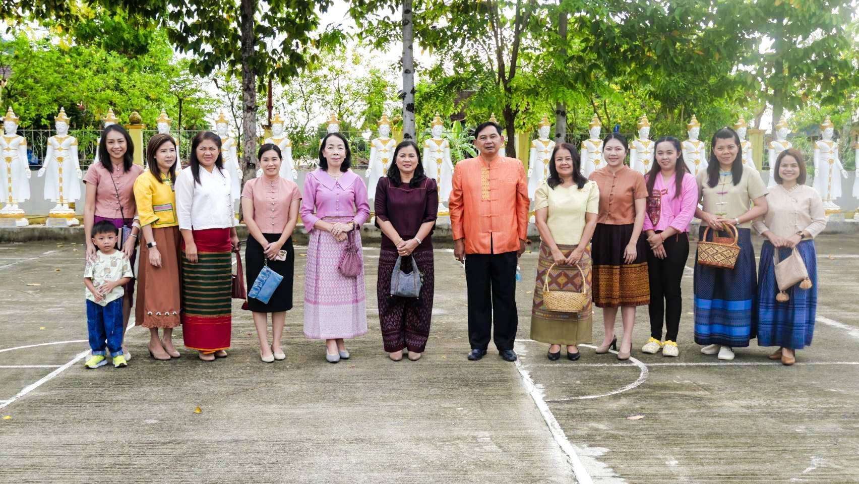 พัฒนาชุมชนสุโขทัยร่วมกิจกรรม “ใส่บาตร ใส่ใจ ใส่ผ้าไทย ไปออมบุญ”เพื่อเป็นสิริมงคลและสร้างขวัญกำลังใจในการทำงาน