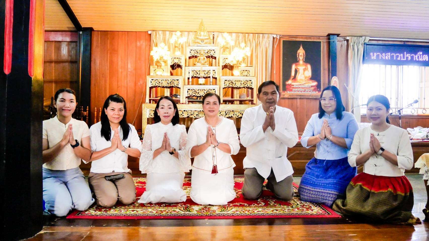 ผู้ว่าราชการจังหวัดสุโขทัยนำพุทธศาสนิกชนทำบุญตักบาตรเนื่องในวันวิสาขบูชา ประจำปี 2568