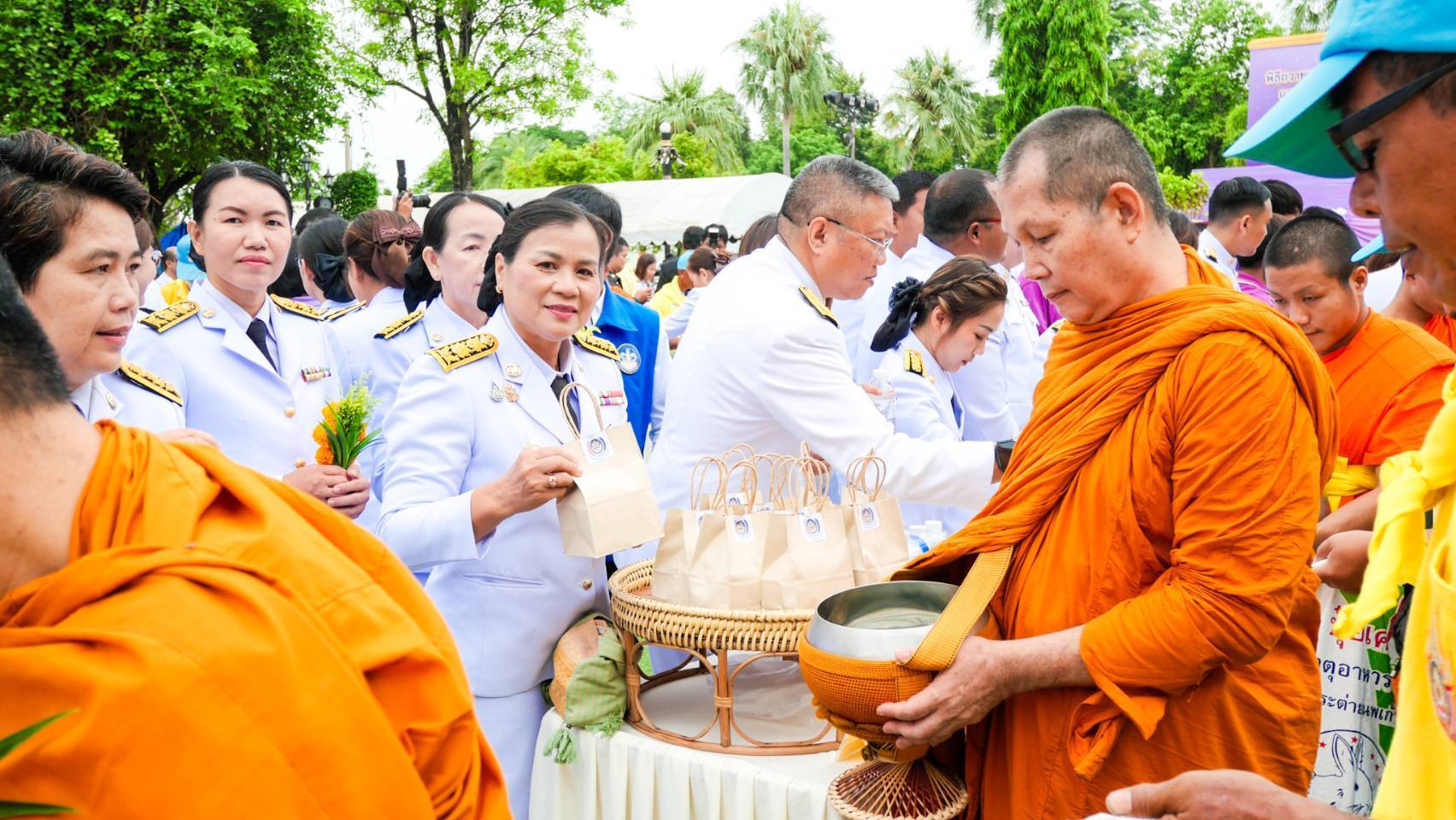 พช.สุโขทัยร่วมพิธีเจริญพระพุทธมนต์ พิธีทำบุญตักบาตรถวายพระราชกุศล เนื่องในวันเฉลิมพระชนมพรรษาสมเด็จพระนางเจ้าฯ พระบรมราชินี 3 มิถุนายน 2568