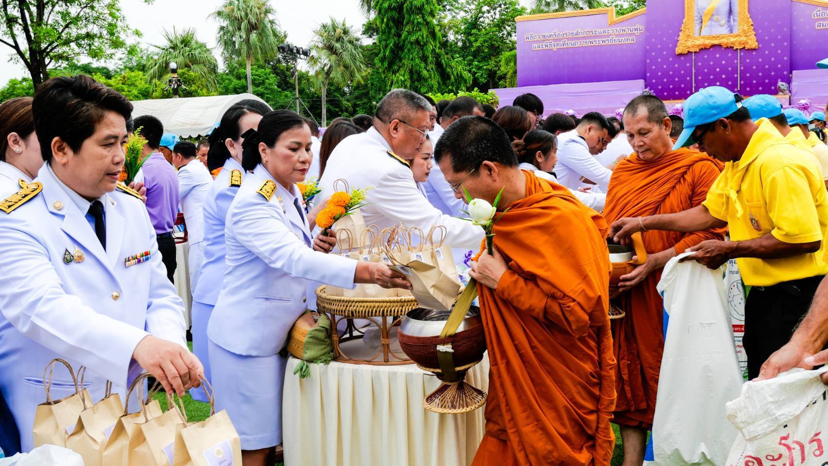 พช.สุโขทัยร่วมพิธีเจริญพระพุทธมนต์ พิธีทำบุญตักบาตรถวายพระราชกุศล เนื่องในวันเฉลิมพระชนมพรรษาสมเด็จพระนางเจ้าฯ พระบรมราชินี 3 มิถุนายน 2568
