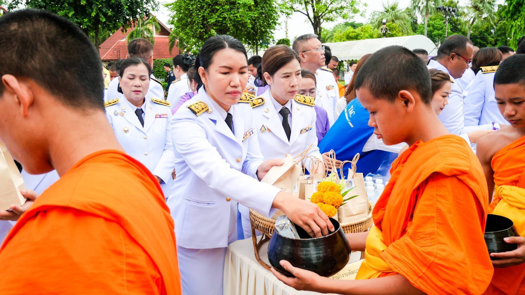 พช.สุโขทัยร่วมพิธีเจริญพระพุทธมนต์ พิธีทำบุญตักบาตรถวายพระราชกุศล เนื่องในวันเฉลิมพระชนมพรรษาสมเด็จพระนางเจ้าฯ พระบรมราชินี 3 มิถุนายน 2568