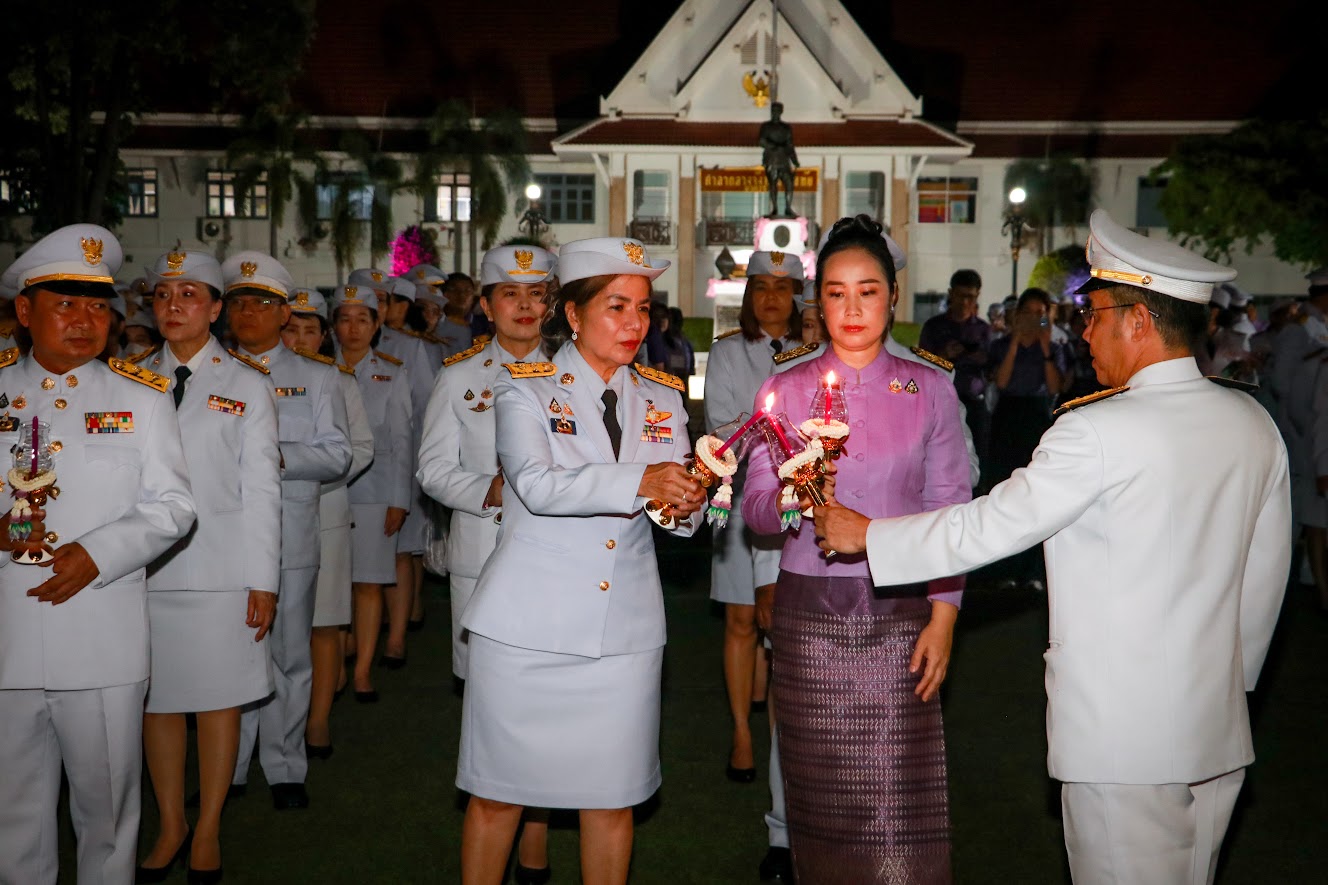 จังหวัดสุโขทัยจัดพิธีถวายเครื่องราชสักการะและวางพานพุ่ม และพิธีจุดเทียนถวายพระพรชัยมงคลเนื่องในโอกาสวันเฉลิมพระชนมพรรษาสมเด็จพระนางเจ้าฯ พระบรมราชินี 3 มิถุนายน 2568จังหวัดสุโขทัยจัดพิธีถวายเครื่องราชสักการะและวางพานพุ่ม และพิธีจุดเทียนถวายพระพรชัยมงคลเนื่องในโอกาสวันเฉลิมพระชนมพรรษาสมเด็จพระนางเจ้าฯ พระบรมราชินี 3 มิถุนายน 2568