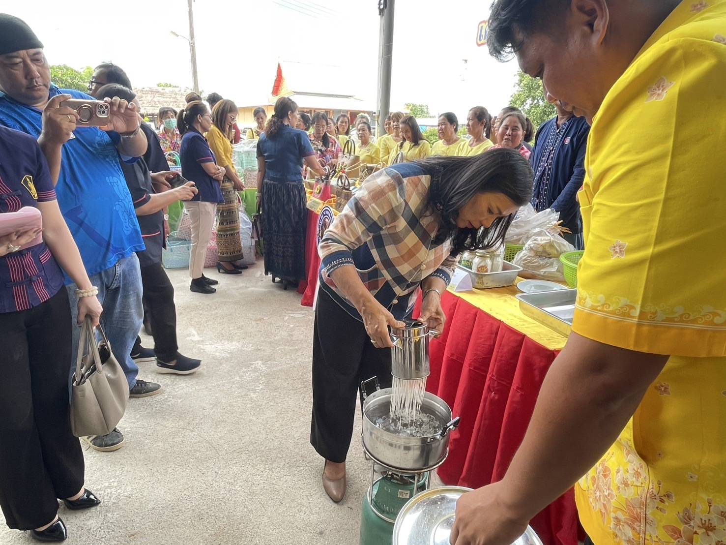 พัฒนาชุมชนสุโขทัยลงพื้นที่คัดสรรกิจกรรมพัฒนาชุมชนดีเด่นระดับจังหวัด ประจำปี 2568