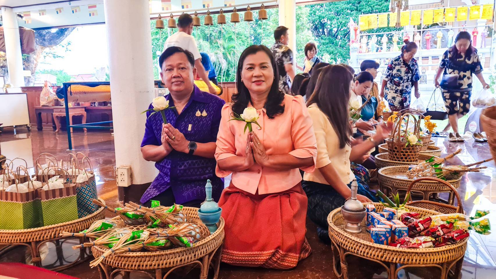 พัฒนาชุมชนสุโขทัยร่วมกิจกรรม “ใส่บาตร ใส่ใจ ใส่ผ้าไทย ไปออมบุญ”เพื่อเป็นสิริมงคลและสร้างขวัญกำลังใจในการทำงาน
