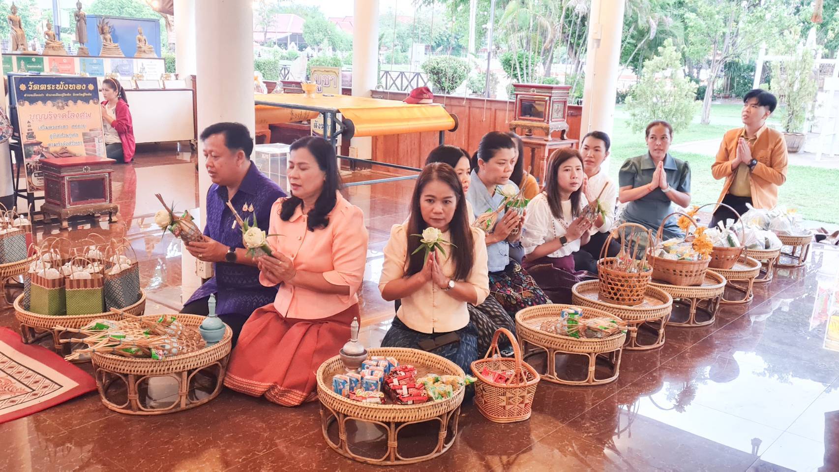 พัฒนาชุมชนสุโขทัยร่วมกิจกรรม “ใส่บาตร ใส่ใจ ใส่ผ้าไทย ไปออมบุญ”เพื่อเป็นสิริมงคลและสร้างขวัญกำลังใจในการทำงาน