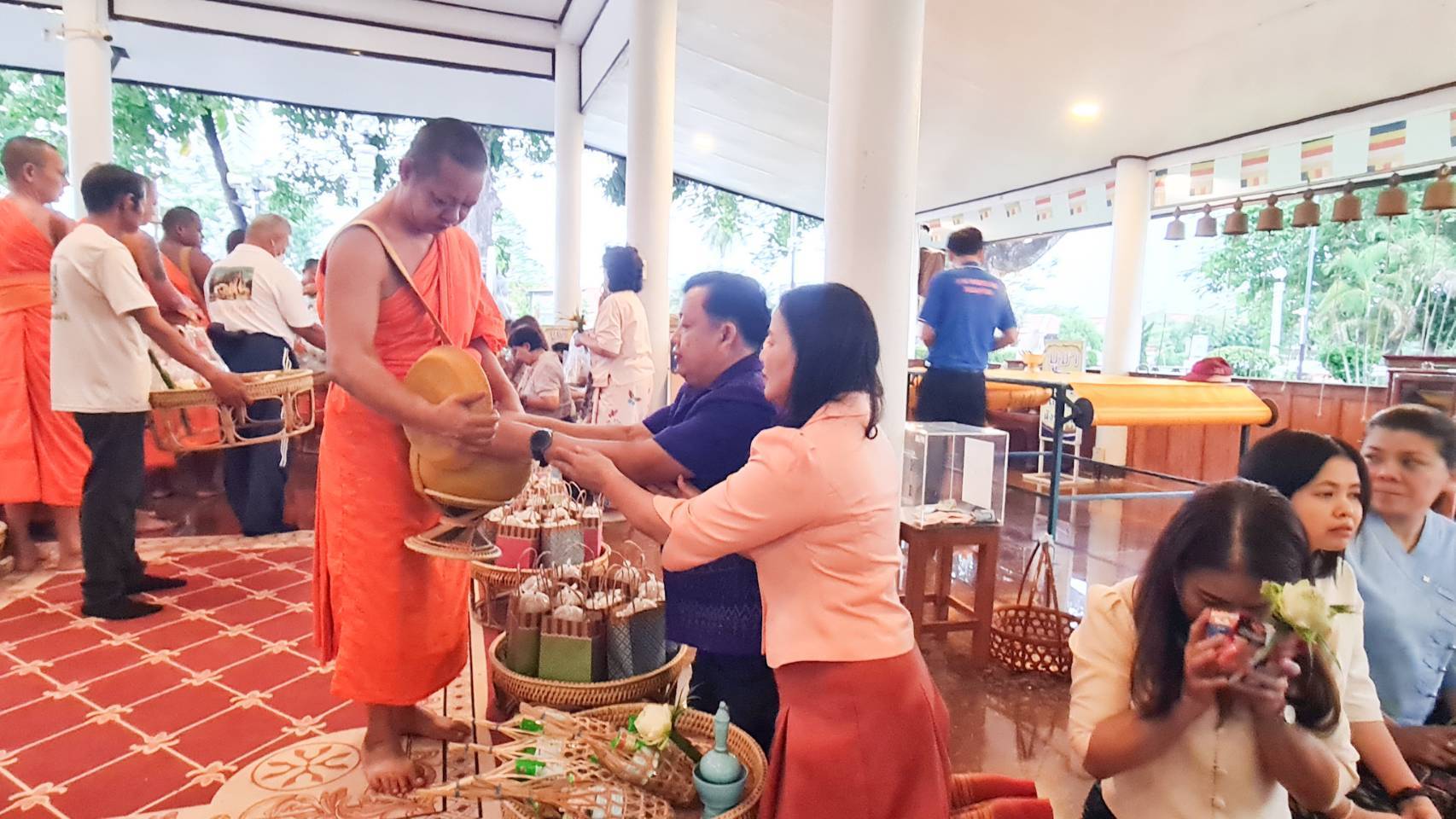พัฒนาชุมชนสุโขทัยร่วมกิจกรรม “ใส่บาตร ใส่ใจ ใส่ผ้าไทย ไปออมบุญ”เพื่อเป็นสิริมงคลและสร้างขวัญกำลังใจในการทำงาน