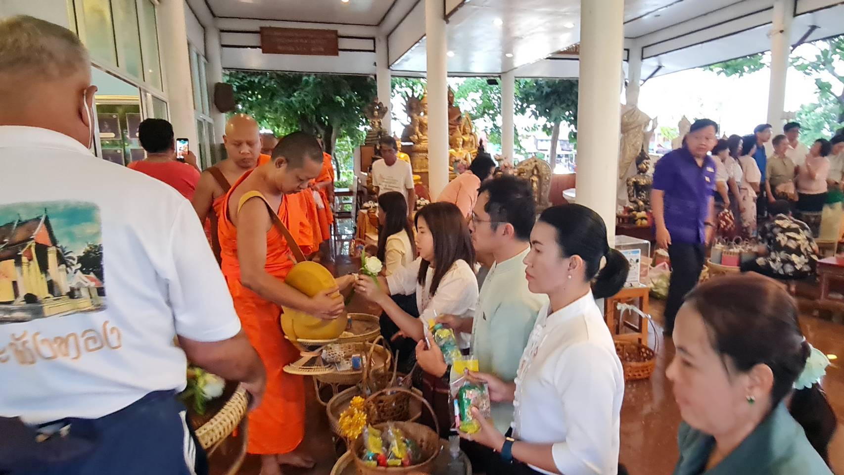 พัฒนาชุมชนสุโขทัยร่วมกิจกรรม “ใส่บาตร ใส่ใจ ใส่ผ้าไทย ไปออมบุญ”เพื่อเป็นสิริมงคลและสร้างขวัญกำลังใจในการทำงาน