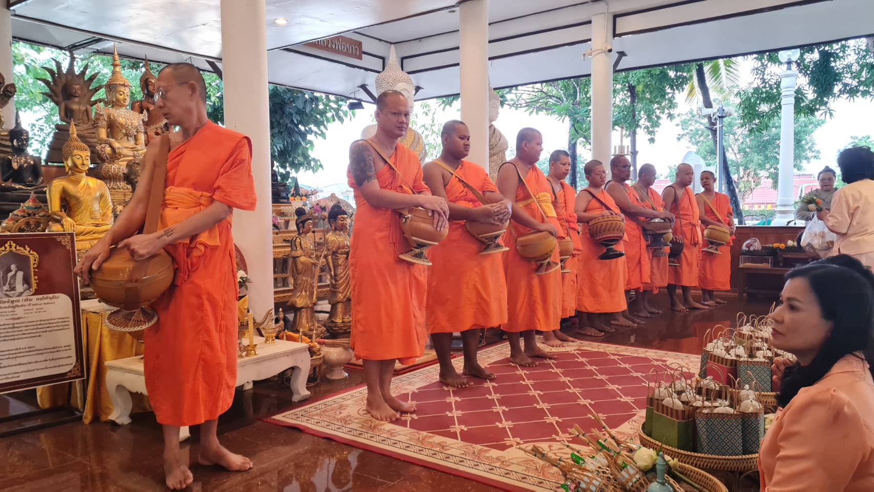 พัฒนาชุมชนสุโขทัยร่วมกิจกรรม “ใส่บาตร ใส่ใจ ใส่ผ้าไทย ไปออมบุญ”เพื่อเป็นสิริมงคลและสร้างขวัญกำลังใจในการทำงาน