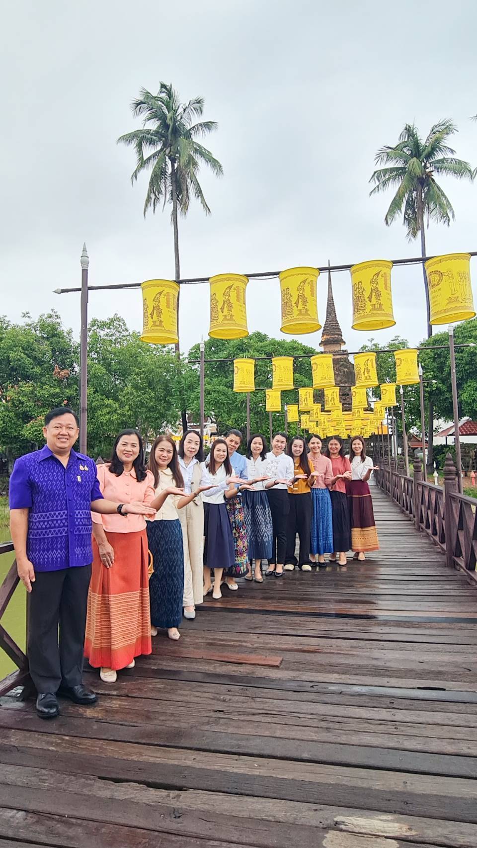 พัฒนาชุมชนสุโขทัยร่วมกิจกรรม “ใส่บาตร ใส่ใจ ใส่ผ้าไทย ไปออมบุญ”เพื่อเป็นสิริมงคลและสร้างขวัญกำลังใจในการทำงาน