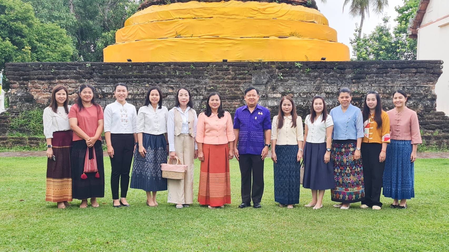 พัฒนาชุมชนสุโขทัยร่วมกิจกรรม “ใส่บาตร ใส่ใจ ใส่ผ้าไทย ไปออมบุญ”เพื่อเป็นสิริมงคลและสร้างขวัญกำลังใจในการทำงาน