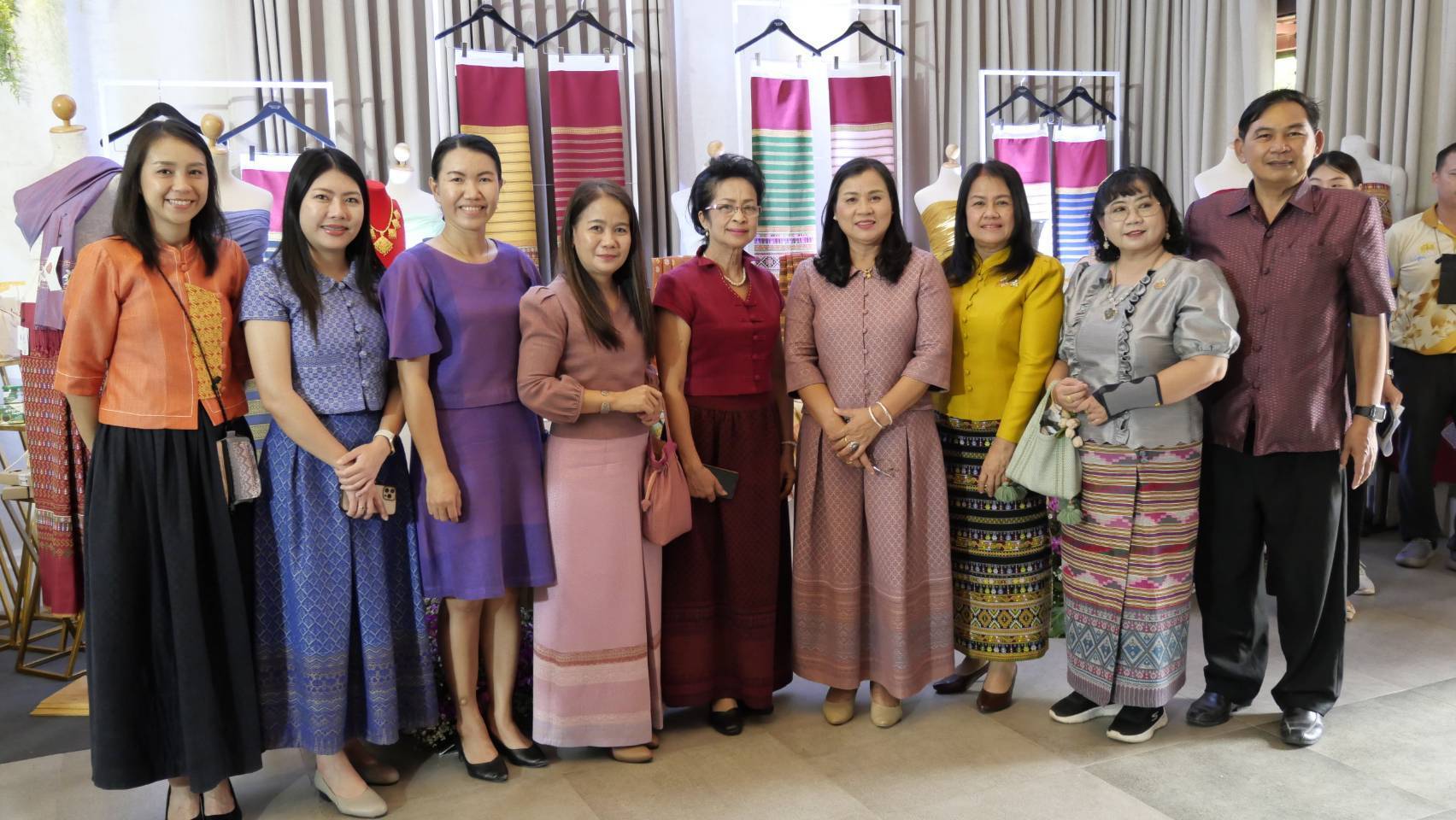 พช.สุโขทัย จัดพิธีแถลงข่าว OTOP หัตถศิลป์ ของดีพื้นถิ่น เมืองรุ่งอรุณสุโขทัย