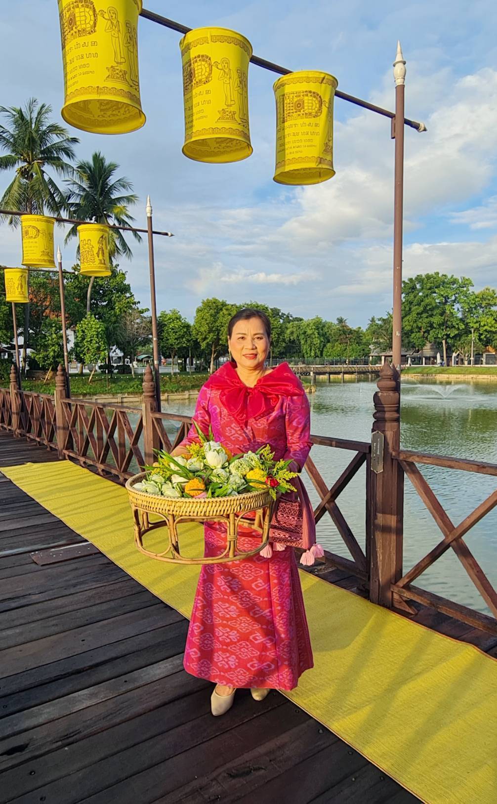 พัฒนาชุมชนสุโขทัยร่วมกิจกรรม “ใส่บาตร ใส่ใจ ใส่ผ้าไทย ไปออมบุญ”เพื่อเป็นสิริมงคลและสร้างขวัญกำลังใจในการทำงาน