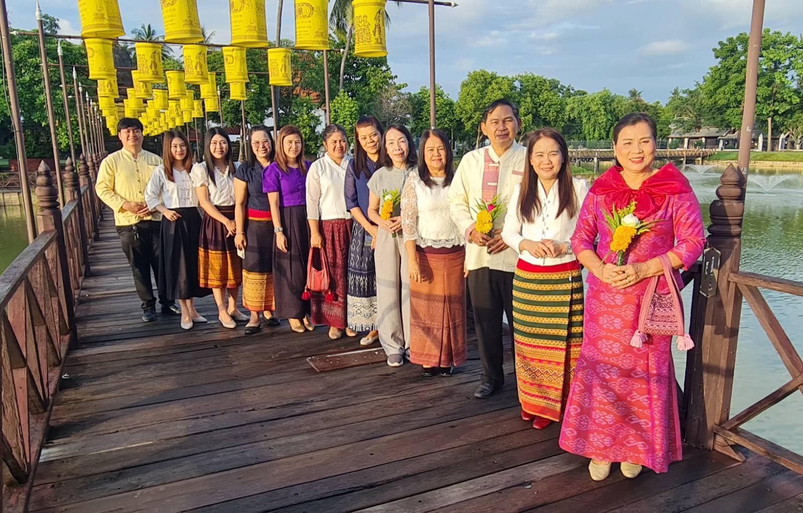 พัฒนาชุมชนสุโขทัยร่วมกิจกรรม “ใส่บาตร ใส่ใจ ใส่ผ้าไทย ไปออมบุญ”เพื่อเป็นสิริมงคลและสร้างขวัญกำลังใจในการทำงาน