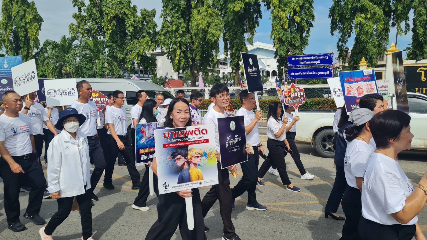 พช.สุโขทัย ร่วมกิจกรรมรณรงค์เนื่องในวันต่อต้านยาเสพติดโลก (26 มิถุนายน) ประจำปี 2568